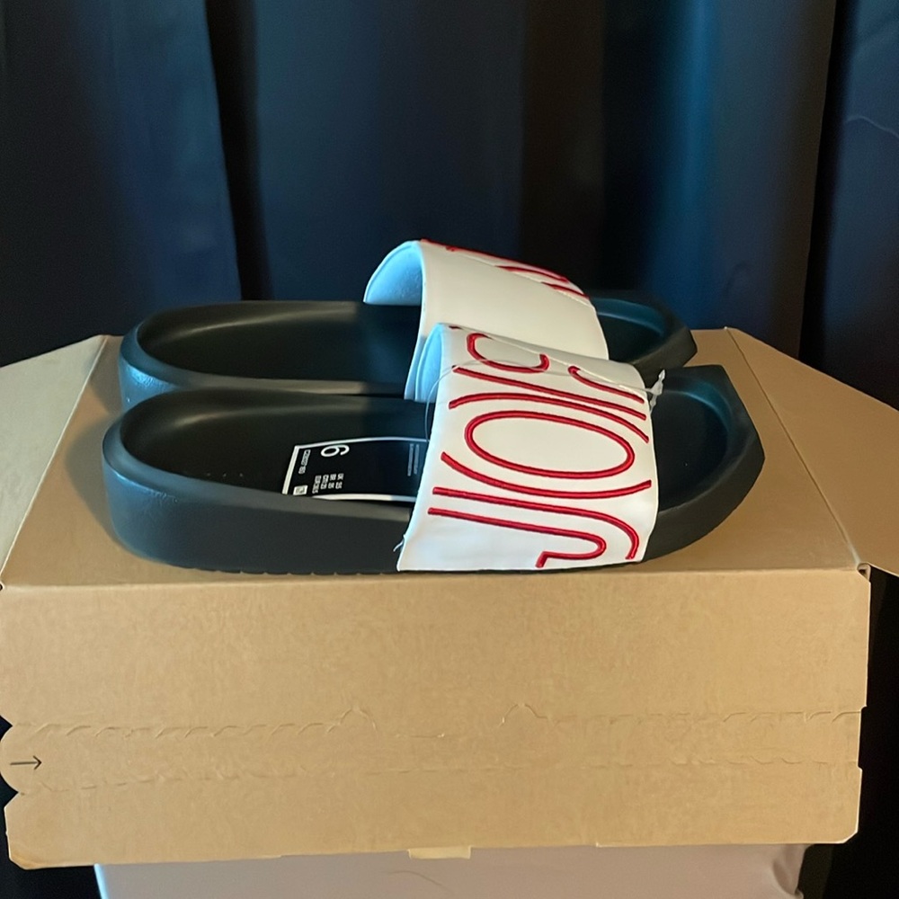 Jordan women’s slides size 6